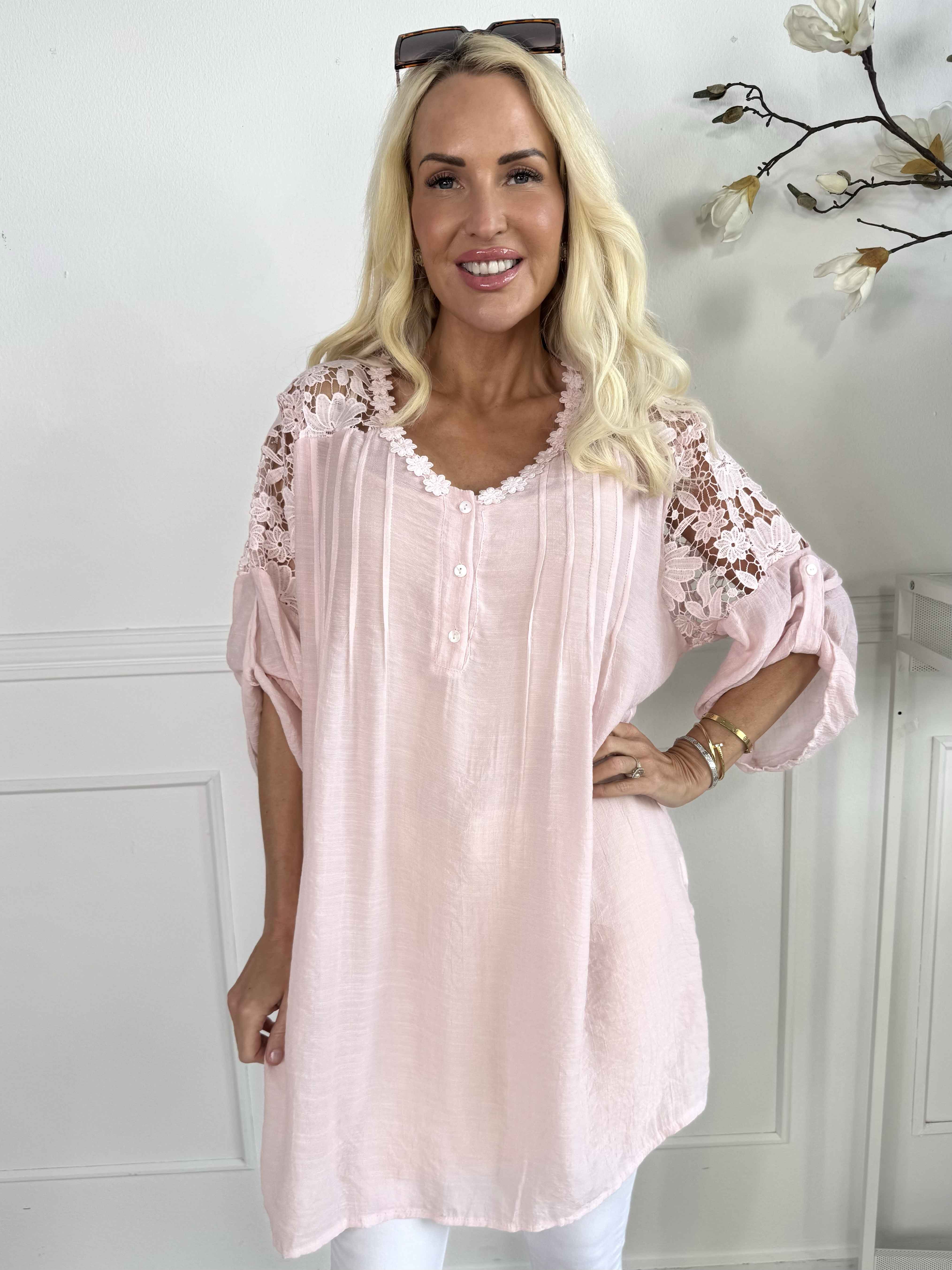 Rosalie - Söt feminin tunika med broderad rygg